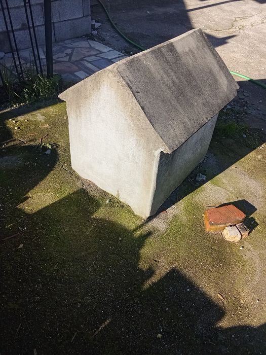 Casota para cão em cimento
