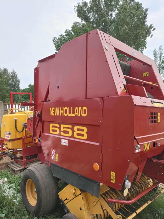Prasa New Holland 658