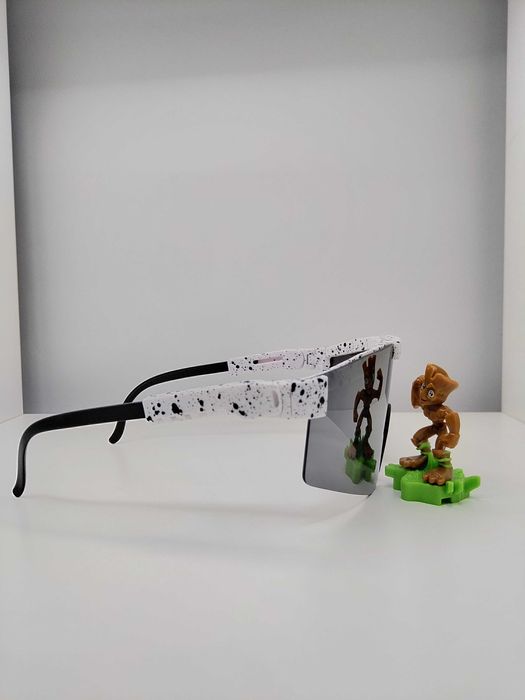 Очки солнцезащитные Китай новые