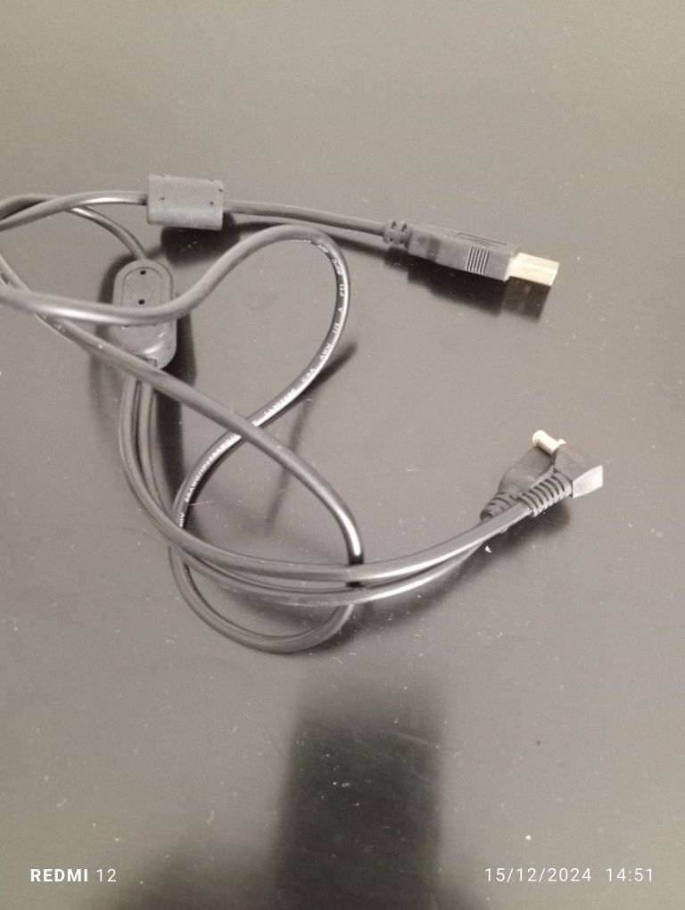 Cabo USB e 2 jogos PSP