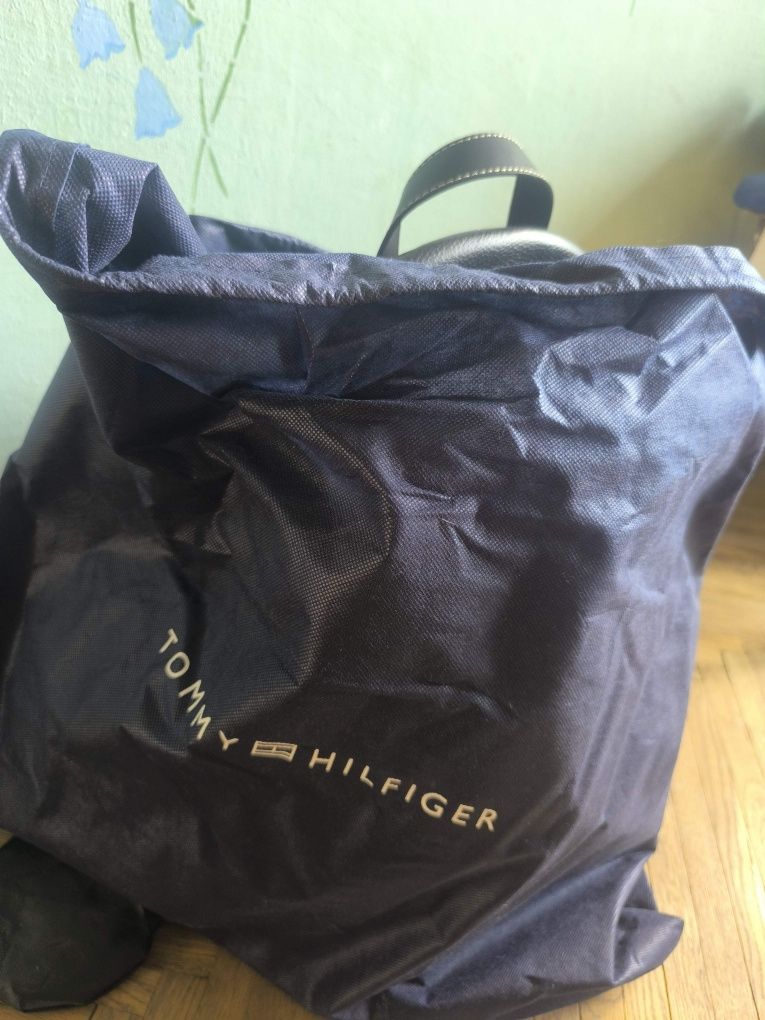 Рюкзак шкіряний Tommy Hilfiger чорний