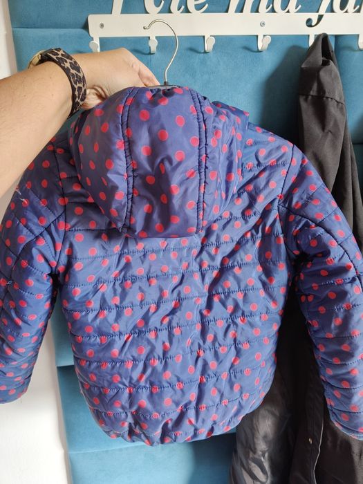 Granatowa kurtka w czerwone groszki 122