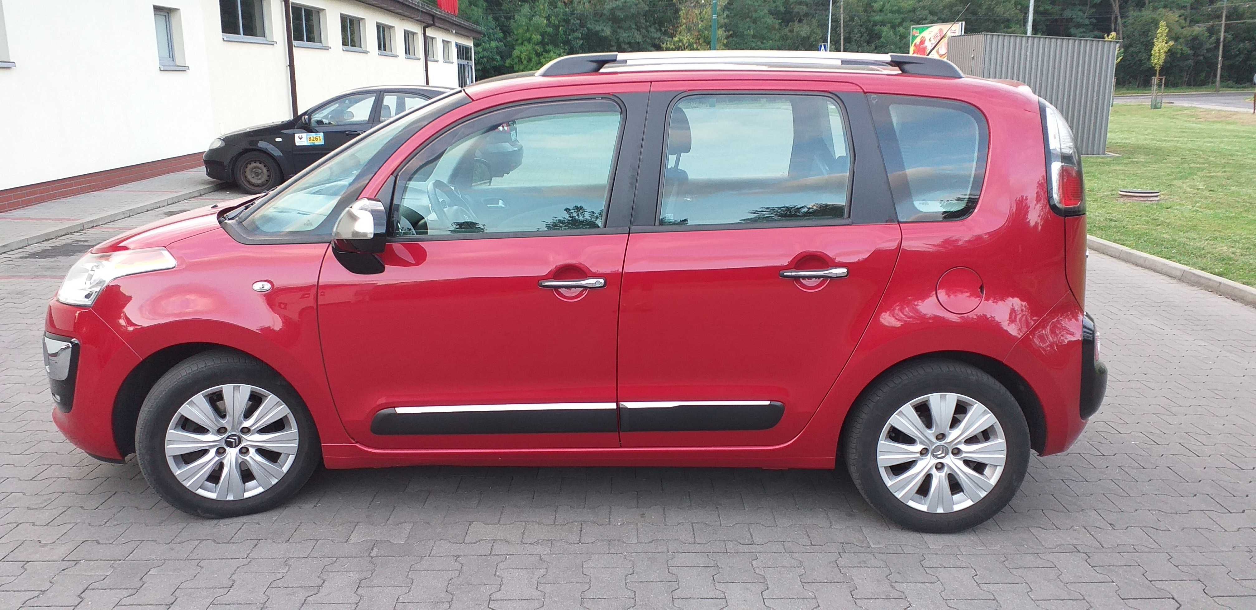 Stan bardzo dobry, krajowy, mały przebieg, dach panorama, 1.6 benzyna