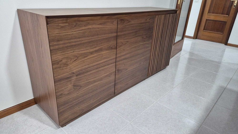 Aparador 3P Nogueira e Ripado