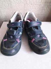 Кросівки для дівчинки, 11 розмір
Clarks