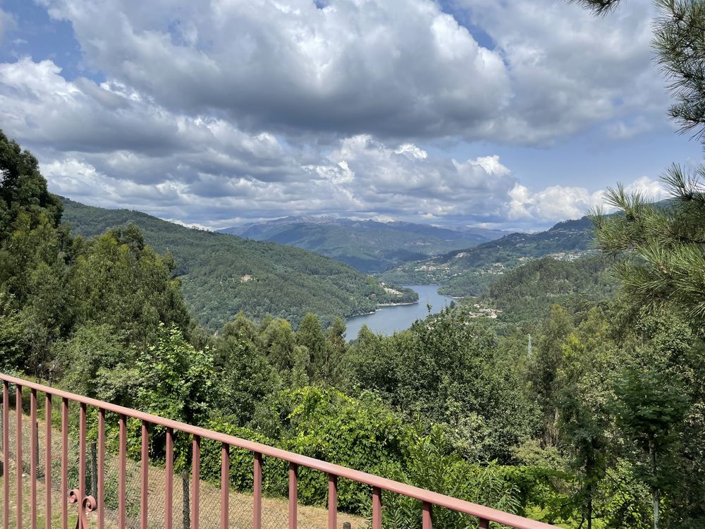 Aluga se para férias moradia T3 no Geres