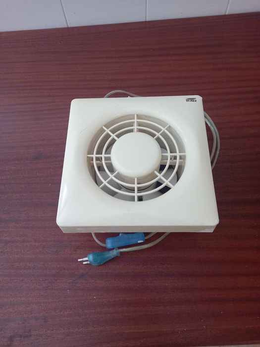 Ventoinha extratora de ar do banheiro