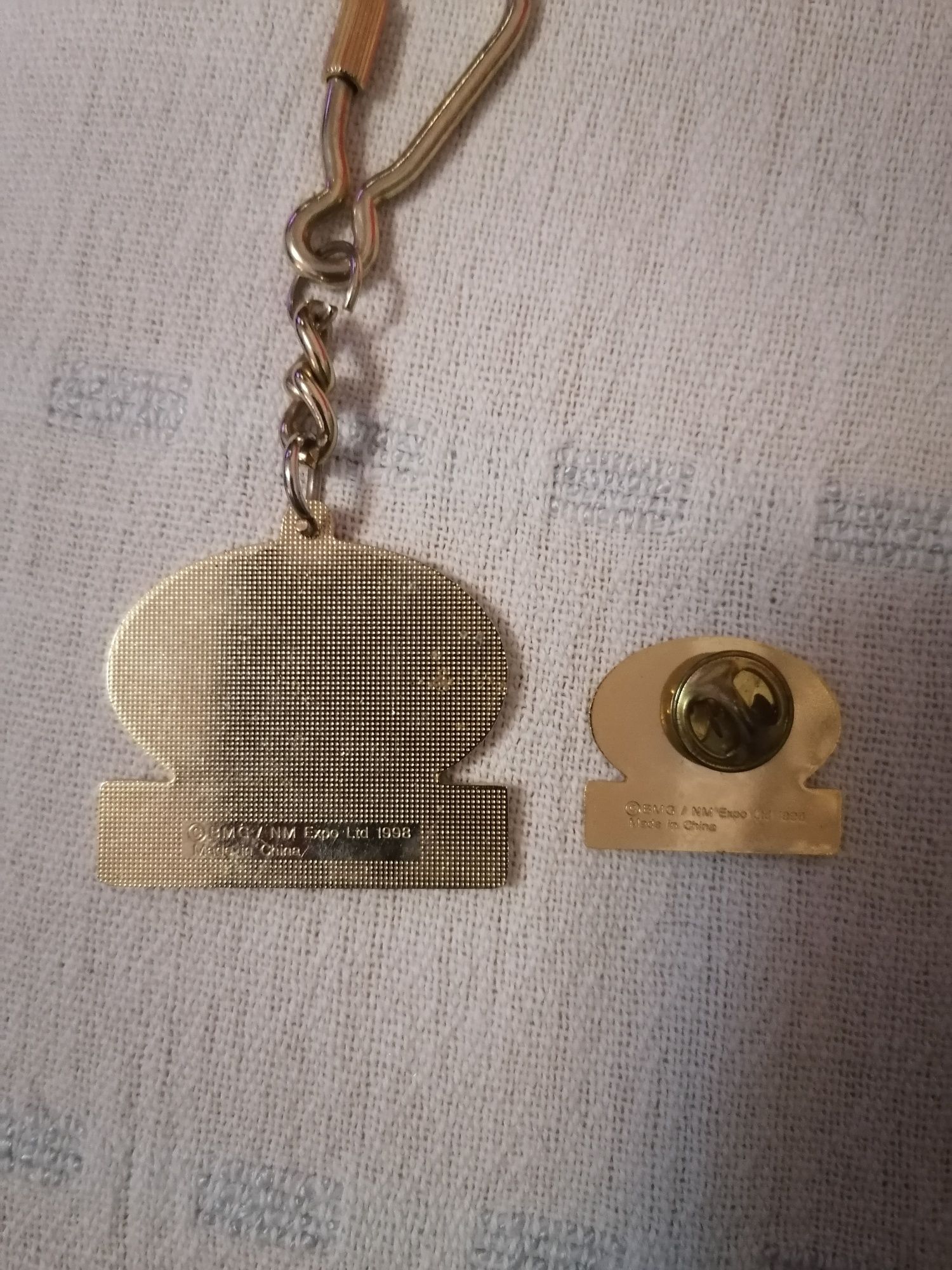 Conjunto de Pin e Porta Chaves Official da Expo 98 -  Portugal Vintage