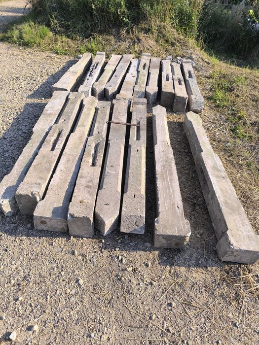 Betonowe ciężkie słupki do ogrodzenia tymczasowego, na nadproża itp.