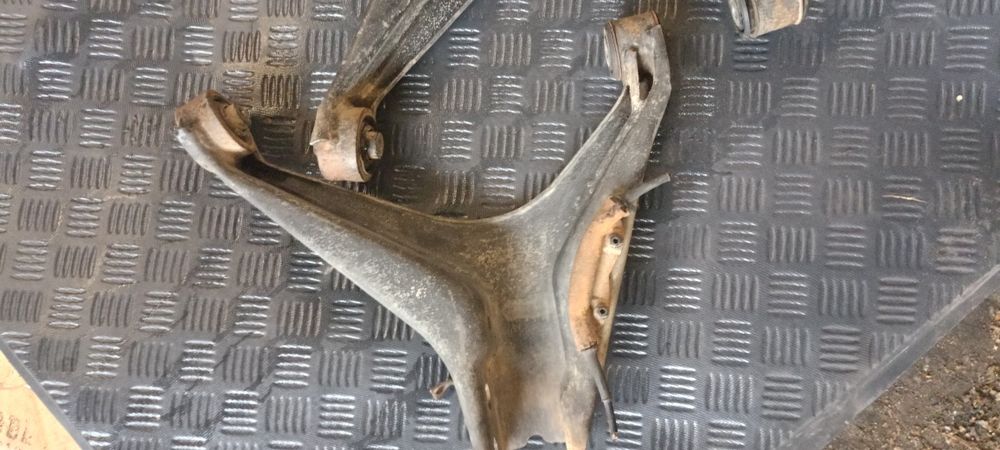 Wahacze tył tylne audi a4 B5 Quattro