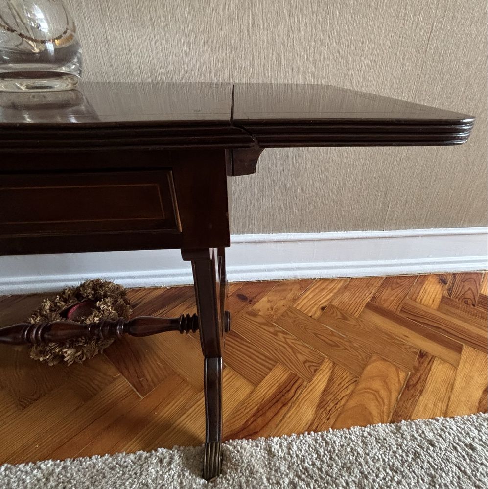 Mesa de centro ou de apoio em madeira antiga