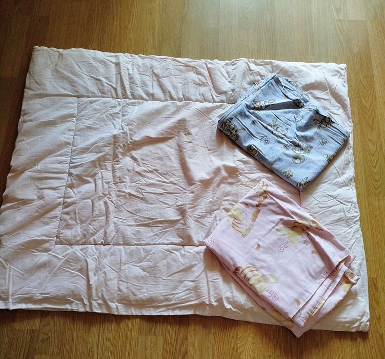 Продам детские одеяла, сарафан для школы