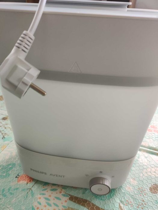 Philips Avent Parowy sterylizator do butelek z suszarką SCF293/00