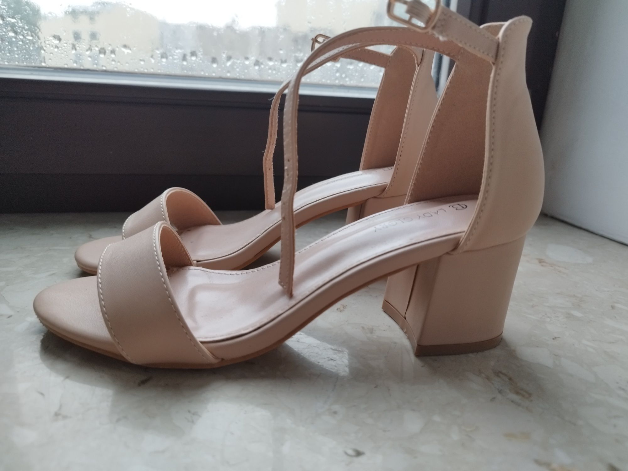 Buty na obcasie LADY GLORY
