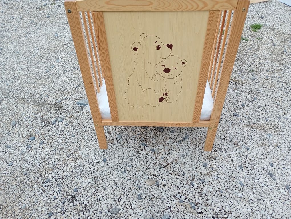 Łóżeczko dziecięce drewniane z materacem