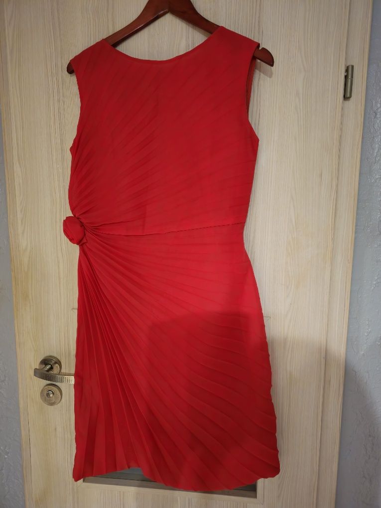 Czerwona sukienka plisowana