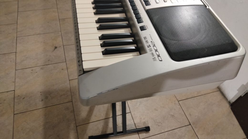 Keyboard Yamaha psr2000