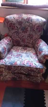 Sofa individual com padrao floral
