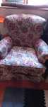 Sofa individual com padrao floral