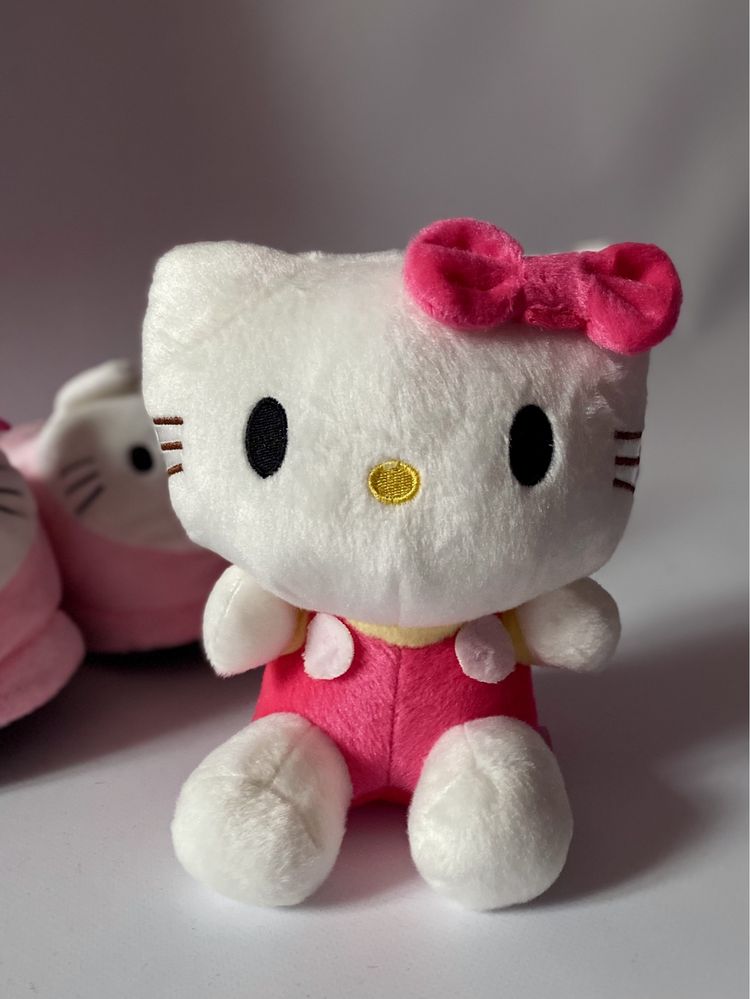 Іграшка з hello kitty мʼягка рожева кошка хеллоу китти