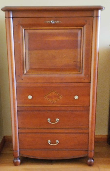 Bar em madeira de excelente qualidade