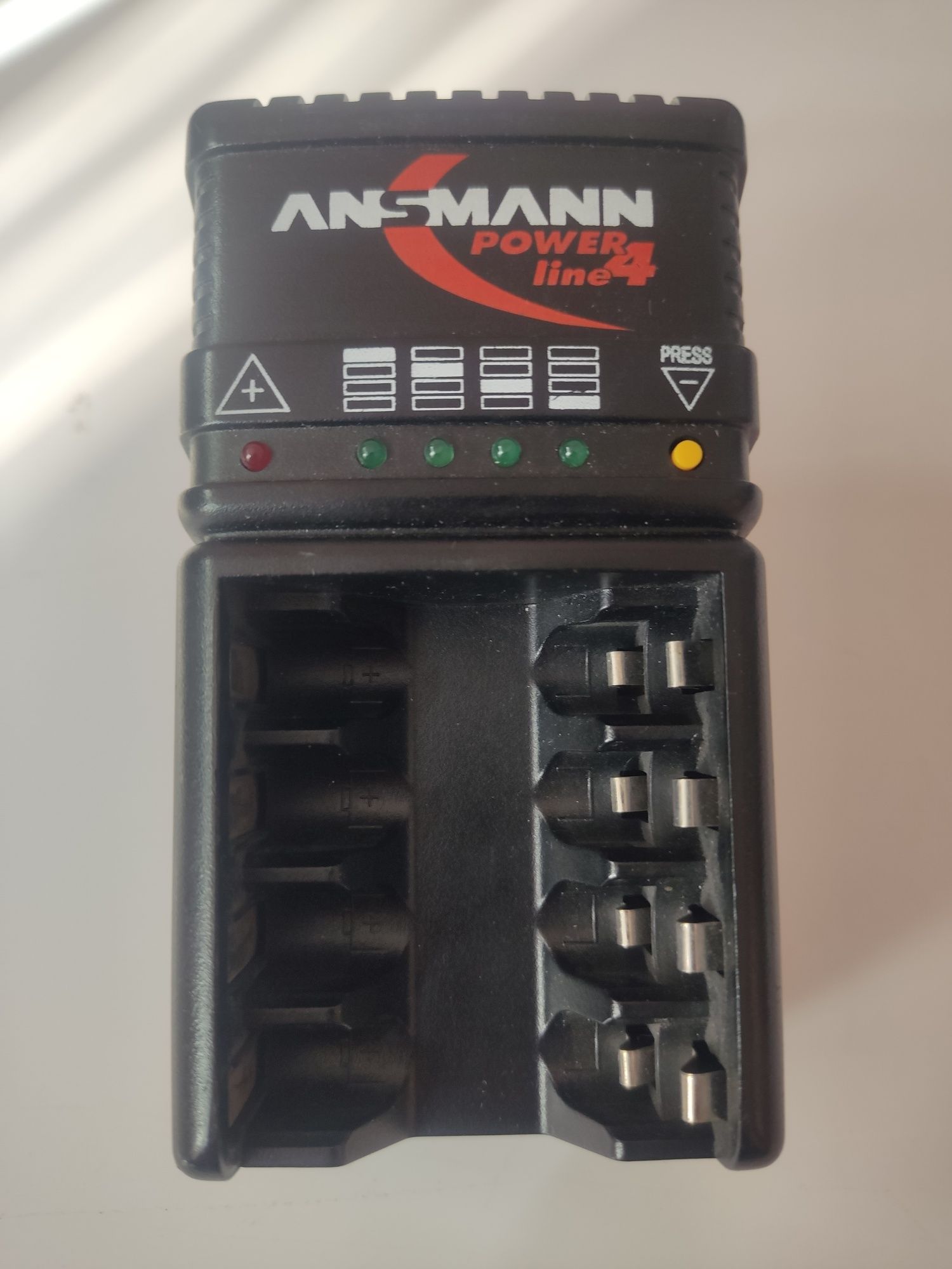 Продам зарядное устройство Ansmann