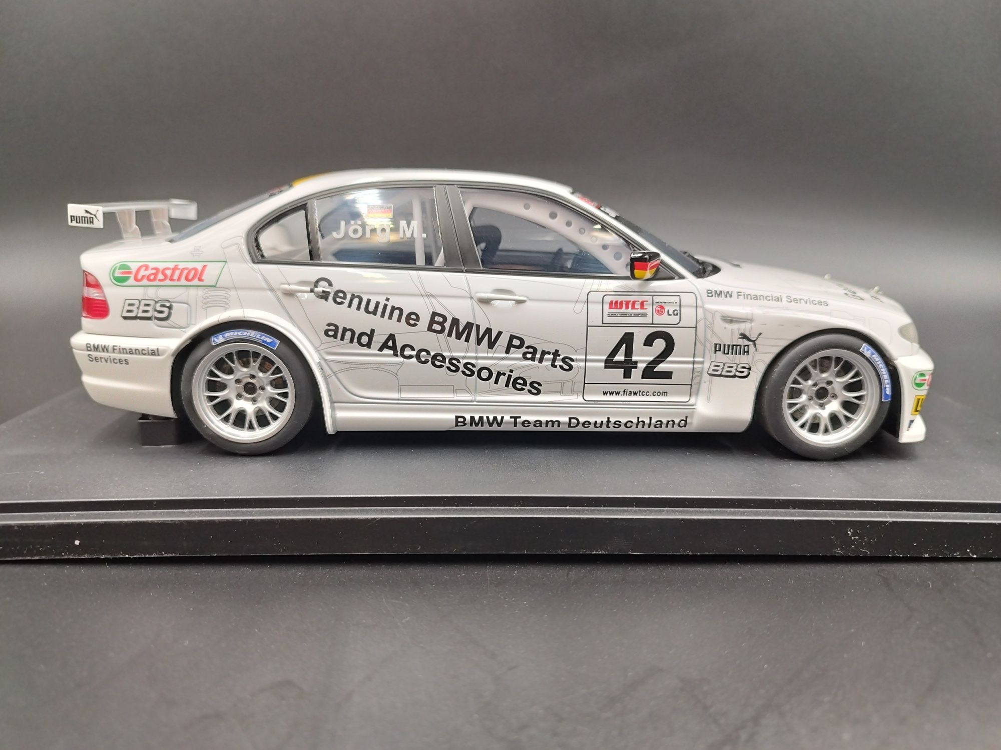 1:18 Auto Art 2005 BMW 320i WTCC #42 Jörg M. model