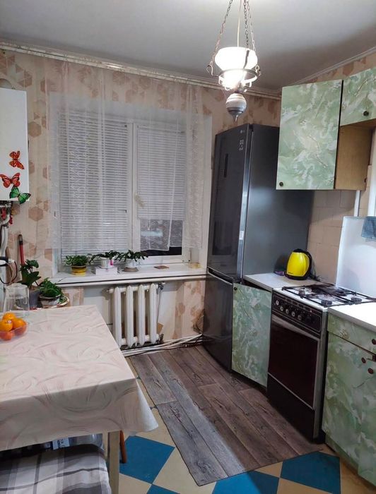 ПРОДАМ двокімнатну квартиру в м. Самар.

Квартира розташована на 8-му