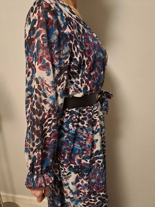 Piękna sukienka kopertowa na podszewce