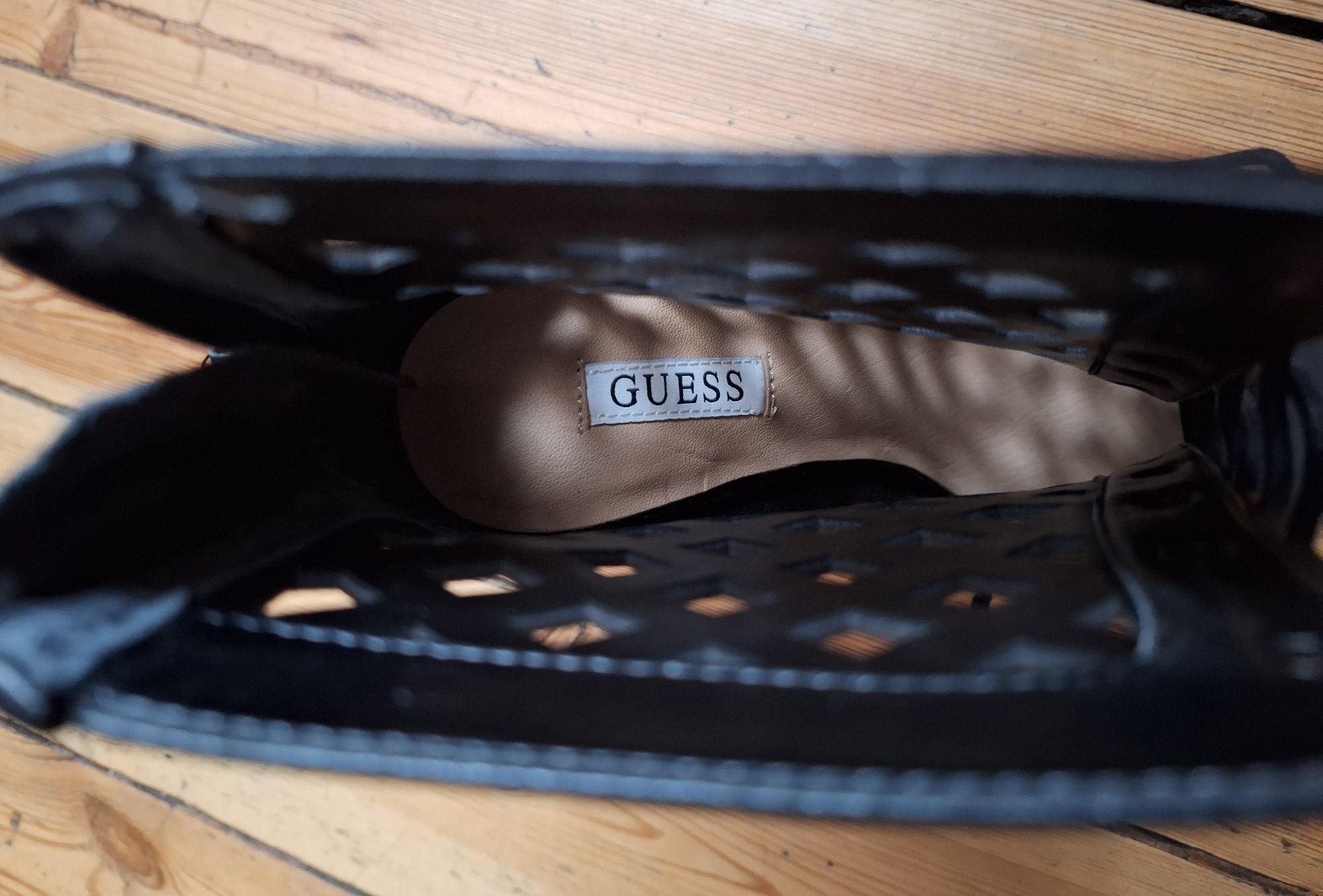 Damskie skórzane sandały na wyoskim obcasie Guess rozmiar 40 25,5cm