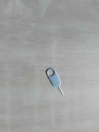 Ключ-скріпка для лотка телефону