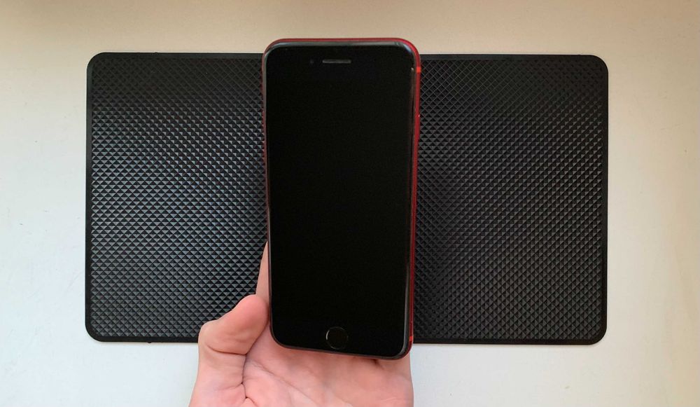 Почти идеальный - iPhone SE 2022 - 128 гб - 98% АКБ - NEVERLOCK - RED