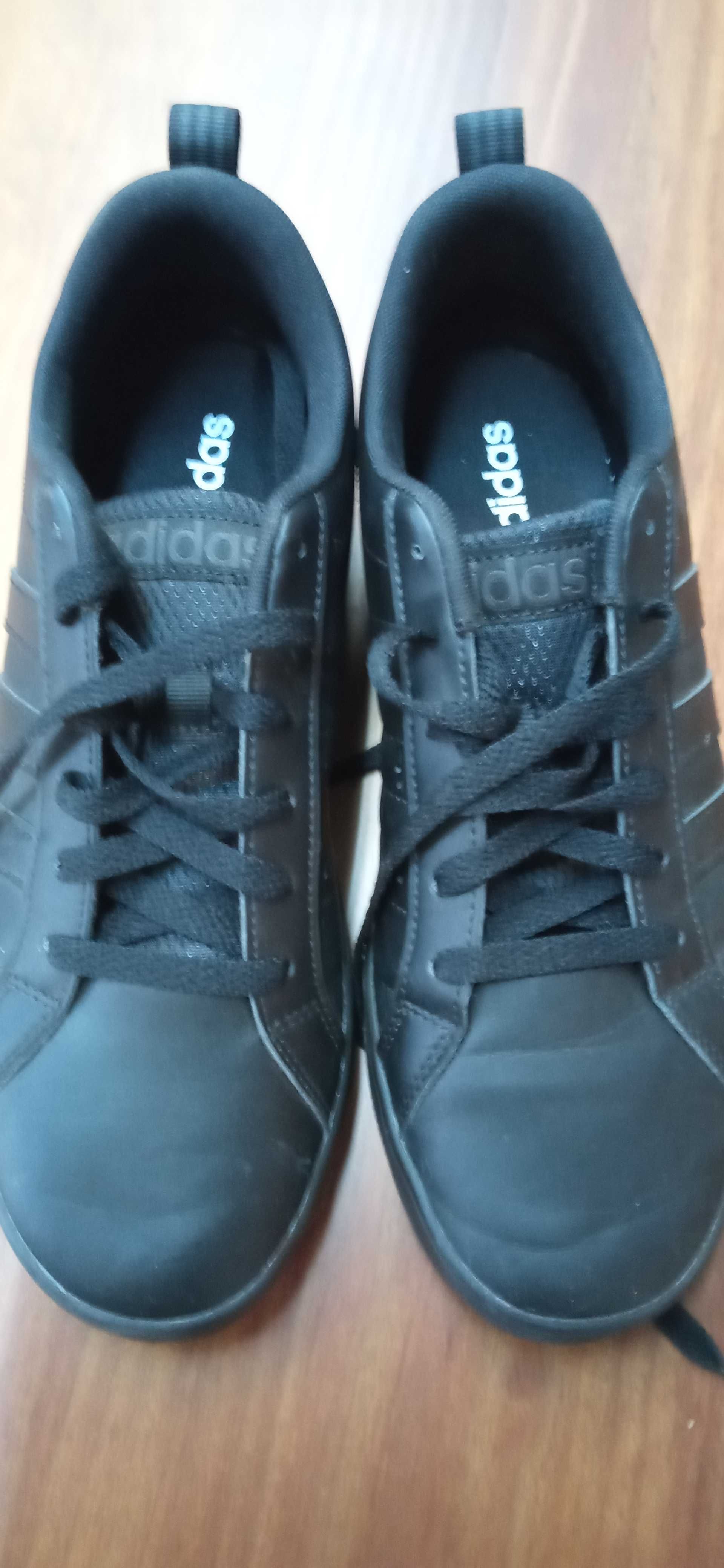 Tenis Adidas de cor preta para homem