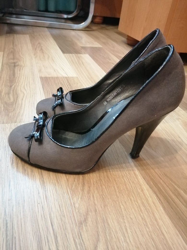 Buty damskie na obcasie  szpilki  półbuty  czółenka r 38