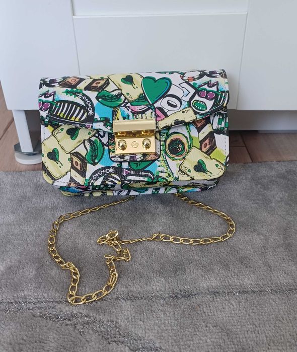 Torebka funky na zlotym lancuszku
