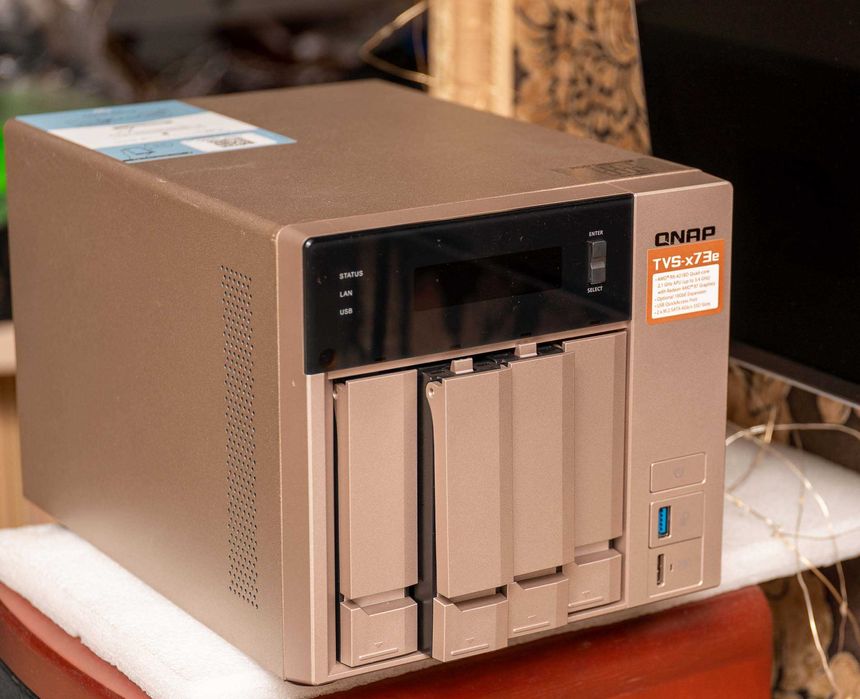 Qnap TVS-473e мережеве сховище