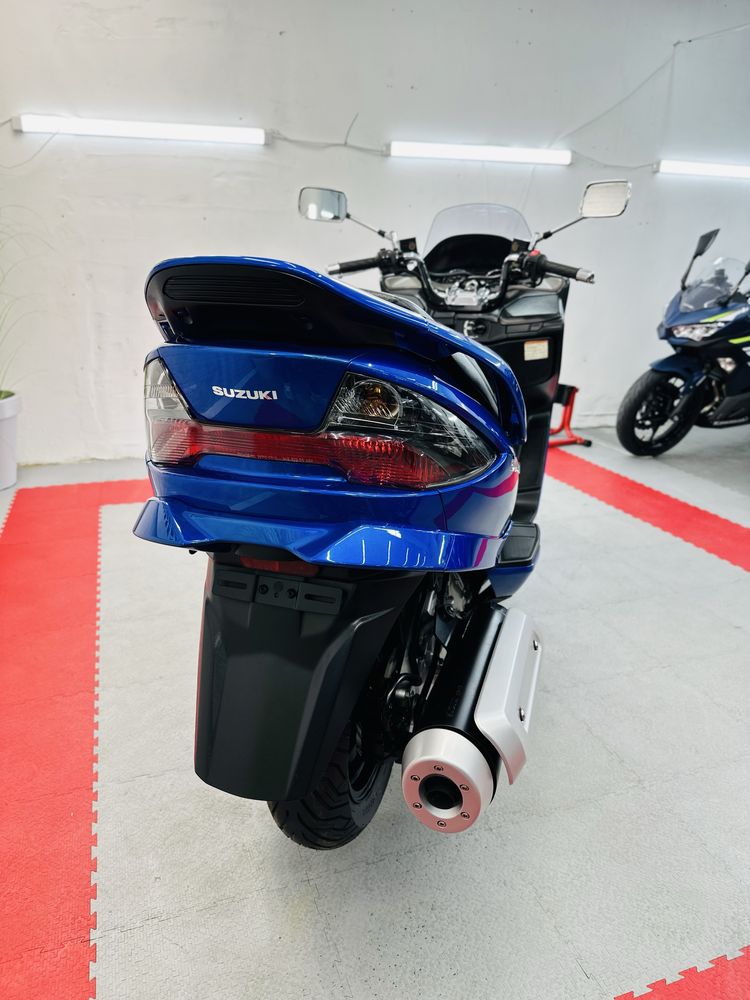 скутер Suzuki Skywave Type S 250 в ідеальному стані тільки з Японії