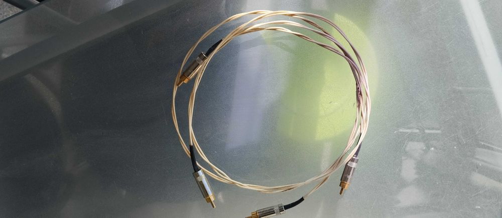 Cabo HiFi audio RCA-RCA interconexão Arataca de Holbein Menezes.