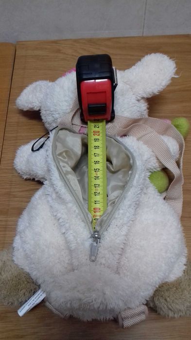 Peluche/Mochila em formato ovelha