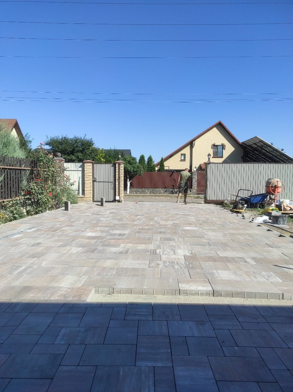 Укладка тротуарной плитки Фэм Клинкерной и Гранитной брусчат.