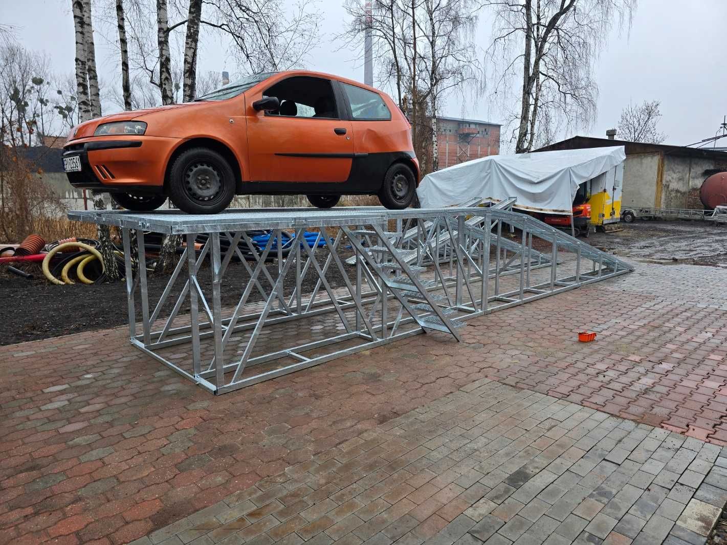 Najazdy samochodowe rampa długie samopoziomujące kanał Warsztat