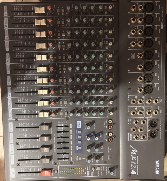 Mesa mistura yamaha mx12//4