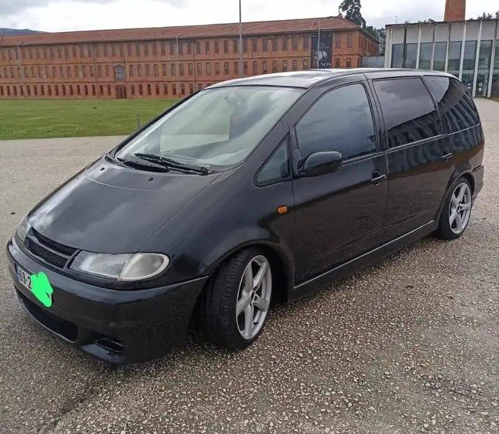 Em exelente estado a gasolina e gaz de 7 lugares.  Motor 2.0