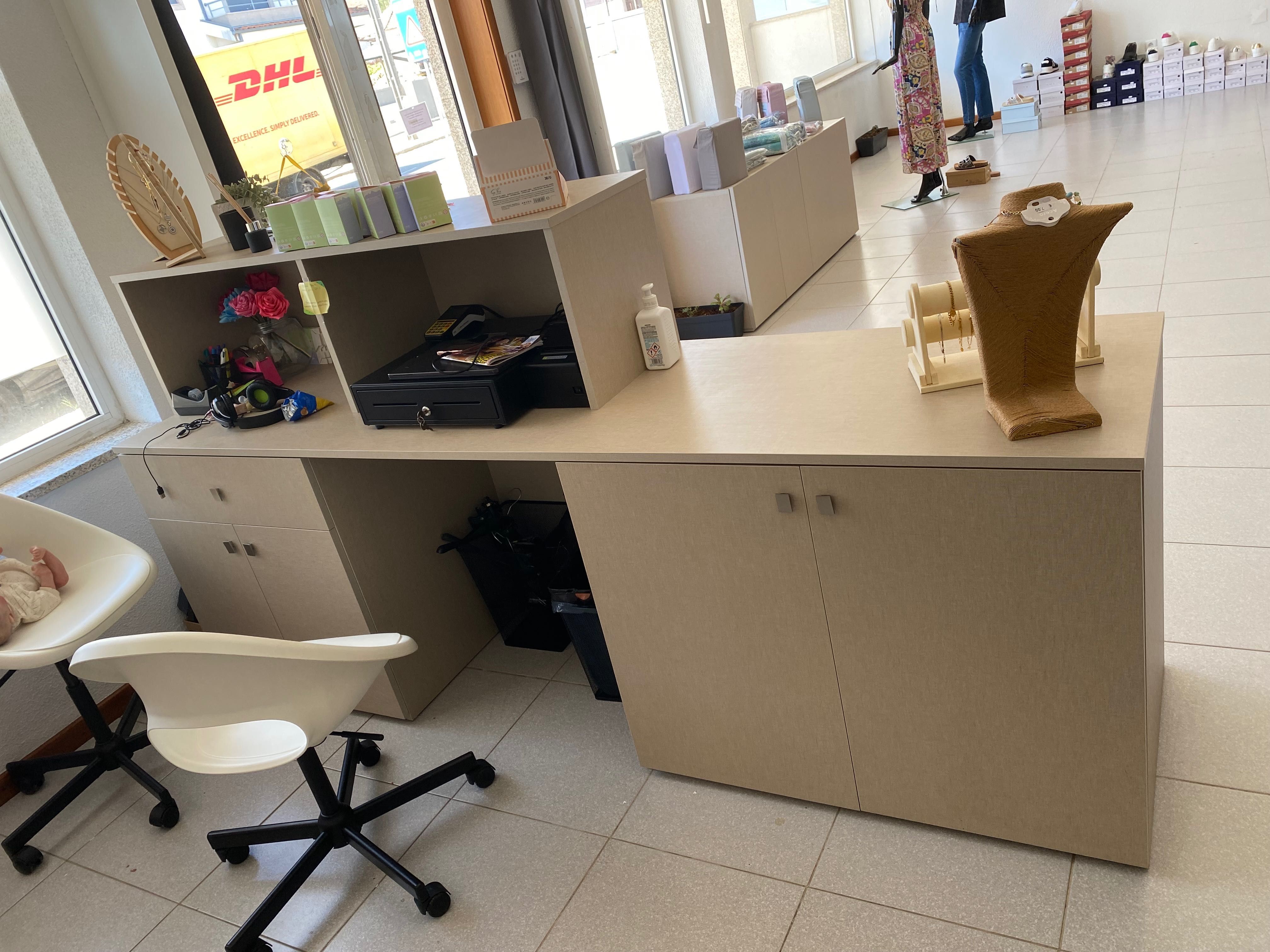 Secretaria com arrumação