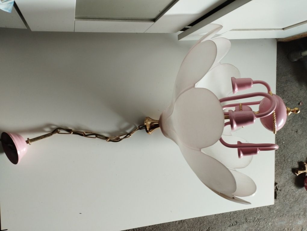 Lampa ze szklanym kloszem