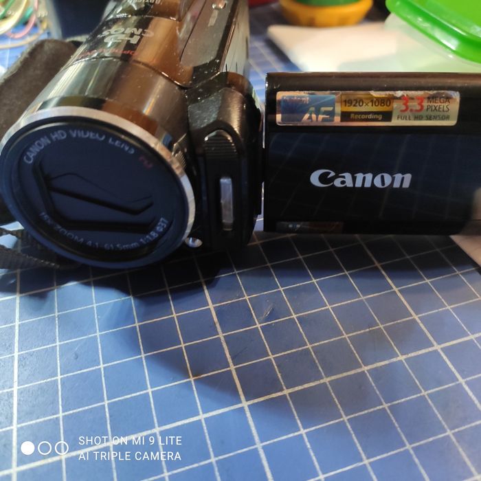 Kamerą Canon Lergia H F M  36