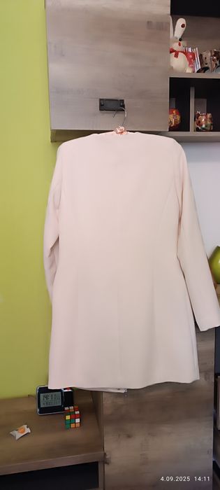 Płaszczyk jesienny długi żakiet pudrowy róż  Vila