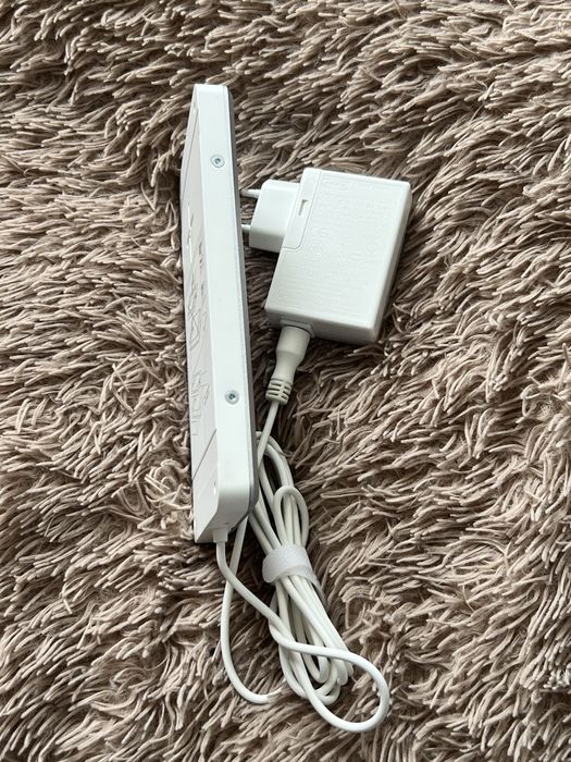 Бездротовий зарядний пристрій через стіл / Через стіл IKEA ,з ЧЕХІЇ