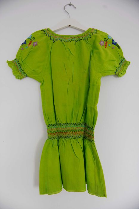 Túnica com motivos florais bordados da Antimilk (8 anos)