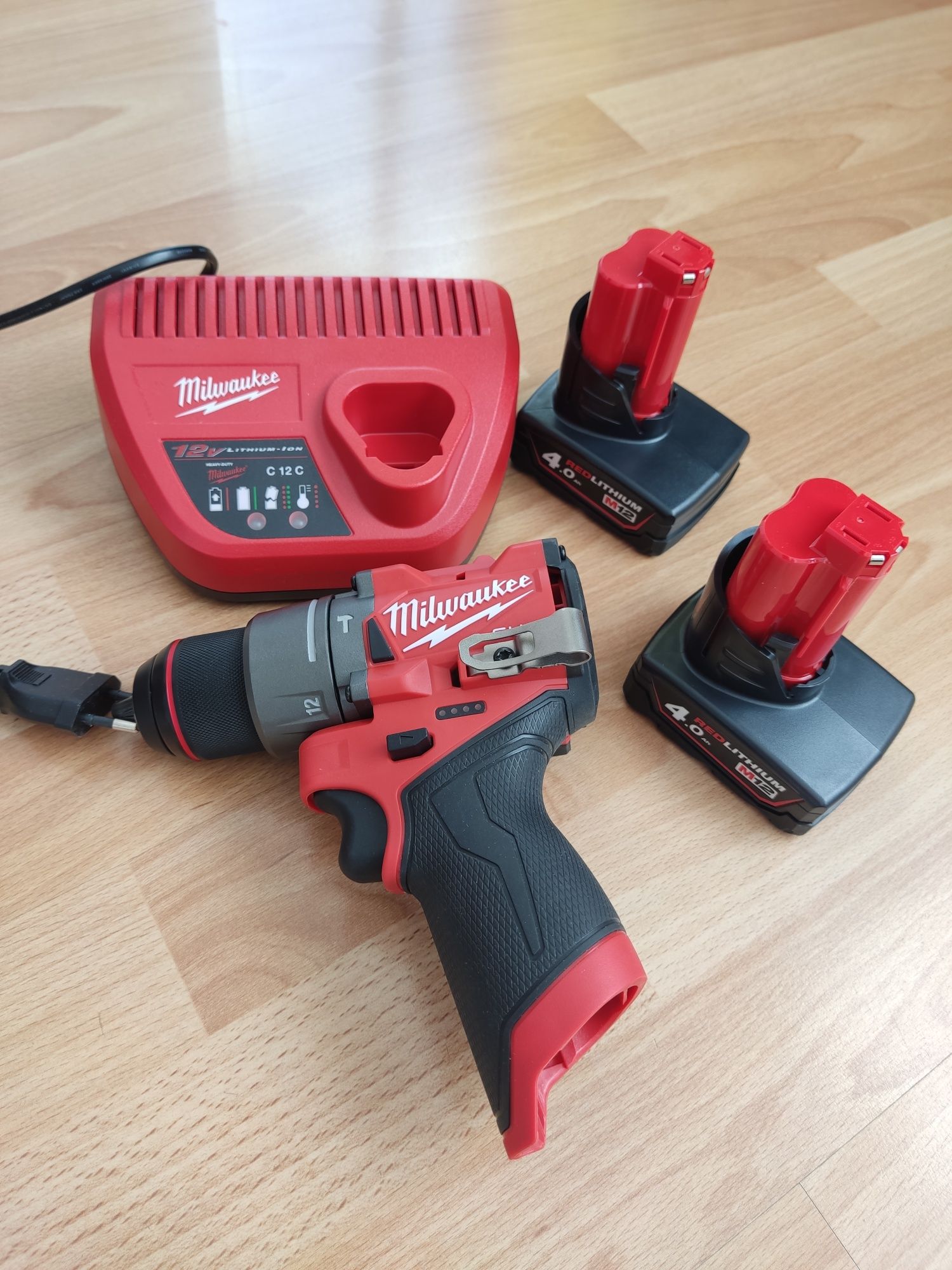 Wkrętarka MILWAUKEE M12 FPD2 + 2x4.0Ah  NIEUŻYWANA